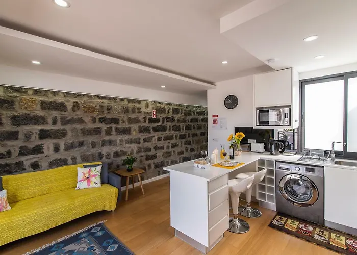 Chez Lucia * Πόντα Ντελγκάντα