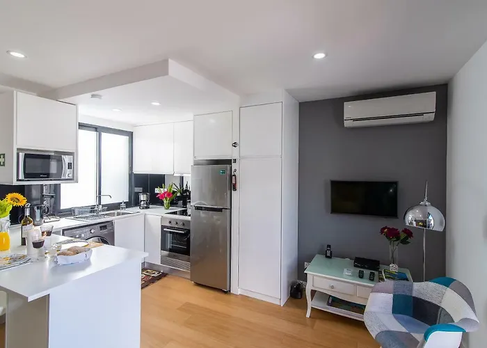 Chez Lucia * Πόντα Ντελγκάντα